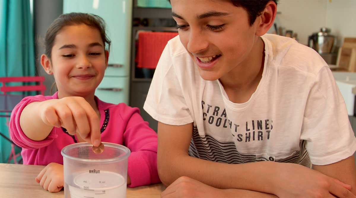 Des expériences scientifiques à faire avec les enfants cet été