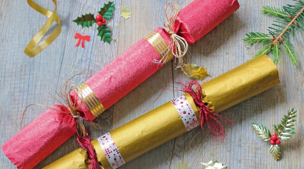 Bricolage en anglais et en français : les “Christmas crackers” - I Love English for Kids n°233, décembre 2021. Illustrations : Clémence Lallemand. Photo : Maureen Nicolas.