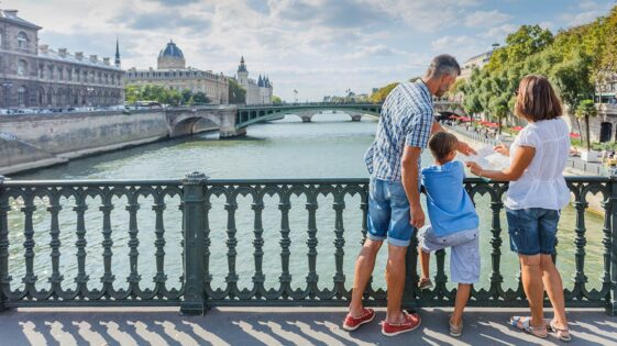 <span class='date_loisirs'>Séjour en famille spécial enfants 6-11 ans </span>Paris découverte insolite