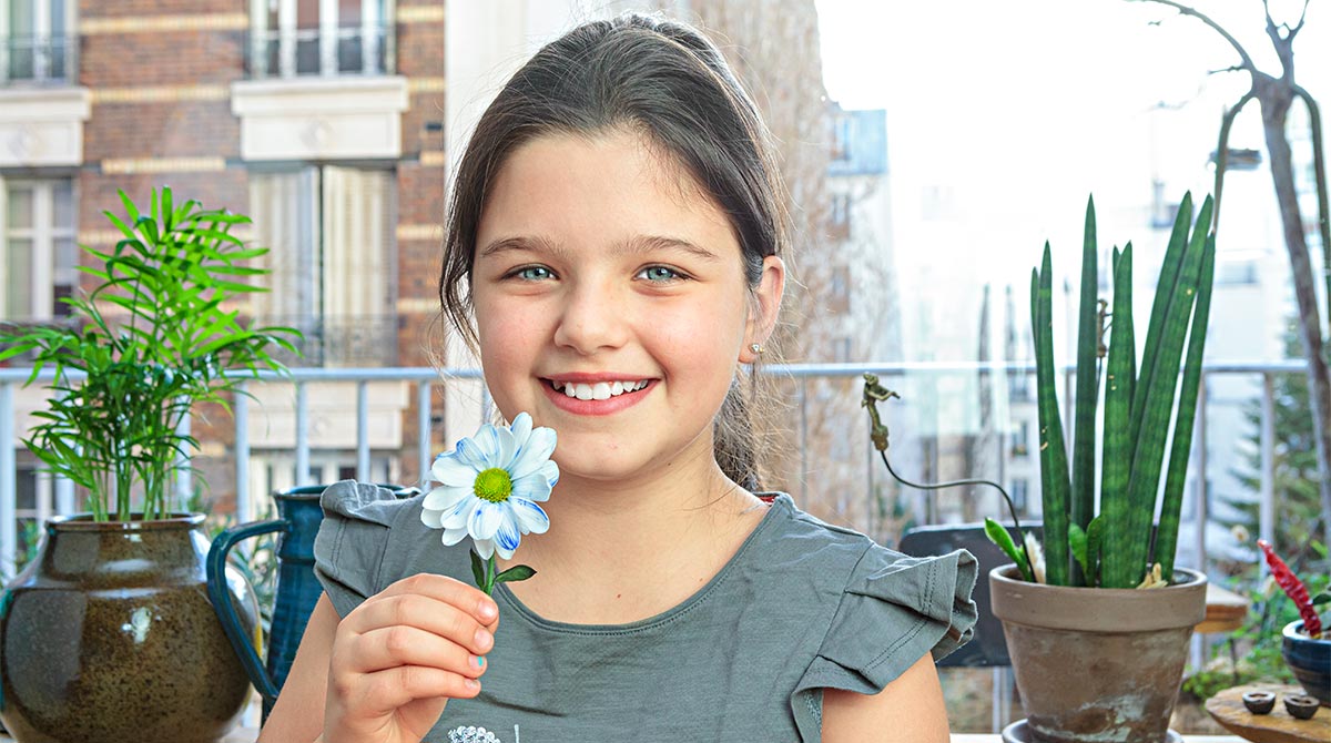 “Labo science : comment les fleurs boivent-elles ?”, Images Doc n°400, avril 2022. Photo : Rebecca Josset.