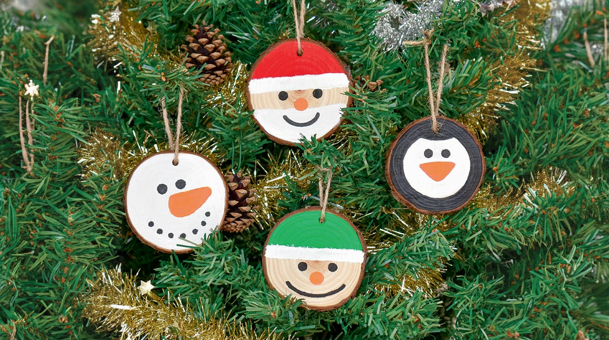 “Christmas tree decorations”, I Love English for Kids! n°255, décembre 2023. Réalisation et photos : Pierre Hovnanian.