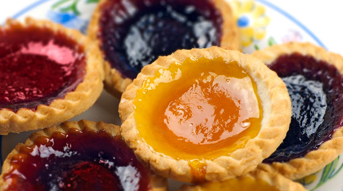 Colourful jam tarts, I Love English for Kids! n°258, mars 2024. © Photo : Graeme Dawes/Shutterstock.