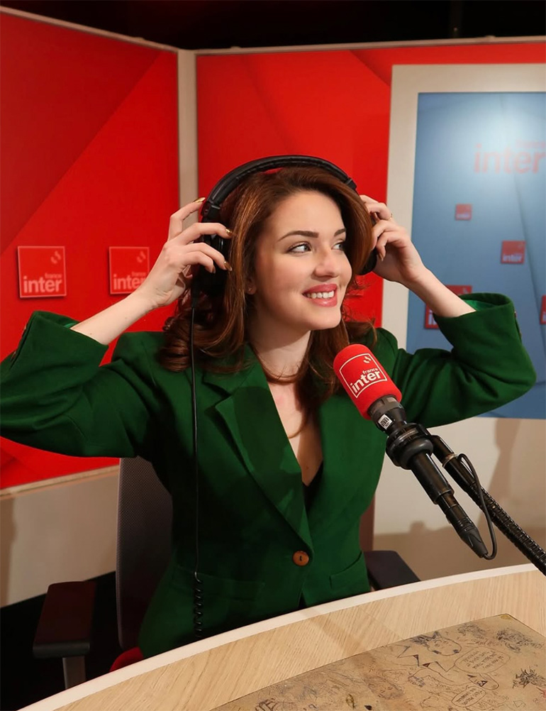 Louise Aubery anime un podcast pour Radio France, “Adulescence”.