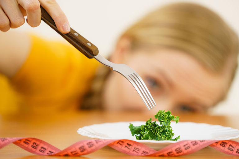 Troubles du comportement alimentaire : comment aider nos ados à s’en sortir
