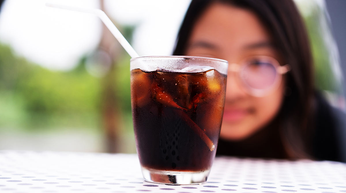 Alimentation : le produits sans sucre(s), une bonne idée ? Magazine Okapi n°1224, 15 juin 2025. Photo : © Phawat/Adobe Stock.