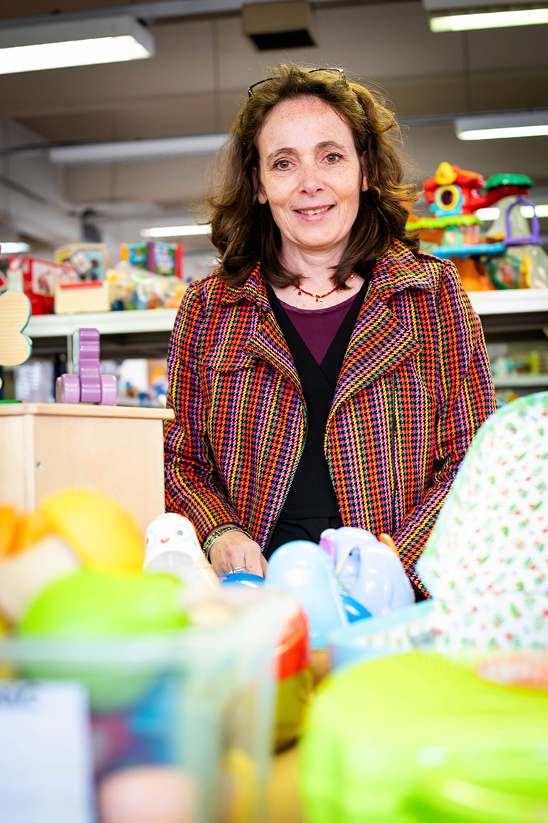 Nathalie Ourry, codirectrice de l'association Rejoué. Article "Générosité : comment inciter son enfant à donner ses anciens jouets ?"