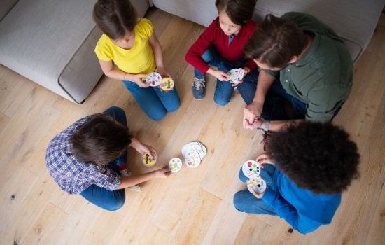 Jeux de société : faut-il laisser tricher les enfants ?